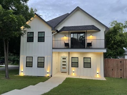 1000 Cameron Avenue Dallas TX 75223