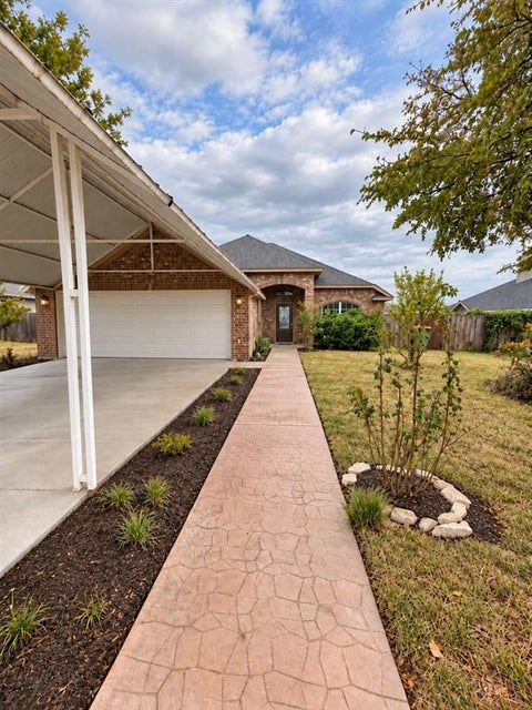 Photo of 105 Johnson Lane, Hillsboro, TX 76645 (MLS # 21408468)