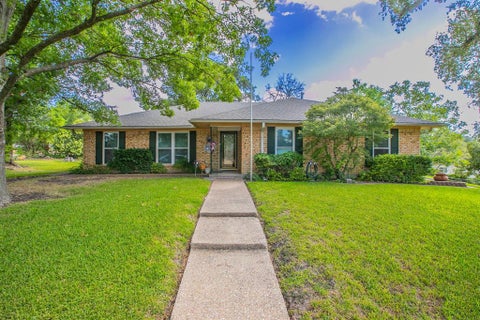 Photo of 1033 Rambler Drive, Waco, TX 76710 (MLS # 21385763)