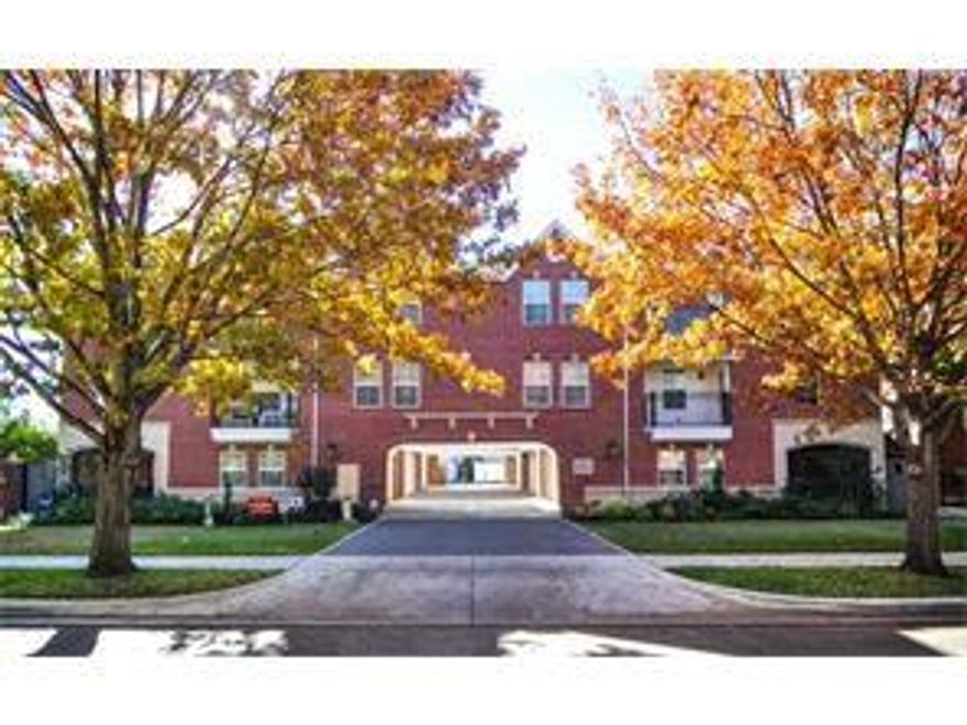 Great spacious 3-bedroom, 3 full bath and 3 car garage townhouse in Highland Park area. Excellent Highland Park schools. Covered patio. very convenient location off Preston Road near Lovers Lane. Features include hardwood floor throughout, high ceilings, window treatments, open fllor plan, granite and marble, stainless steal appliances, kitchen island, master with sitting area, fireplace, red brick and cast stone exterior.