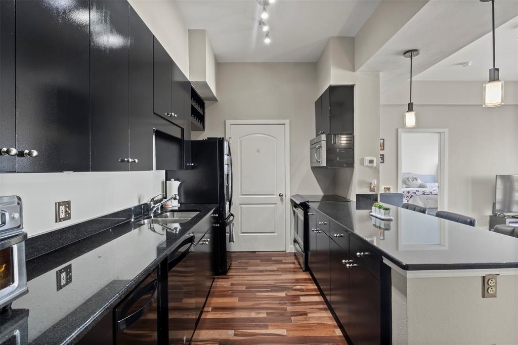 3225 Turtle Creek Boulevard 1007