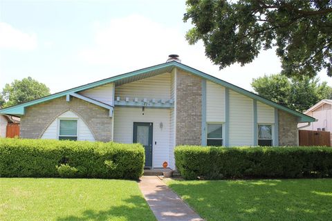 1424 Valley Trail Mesquite TX 75149