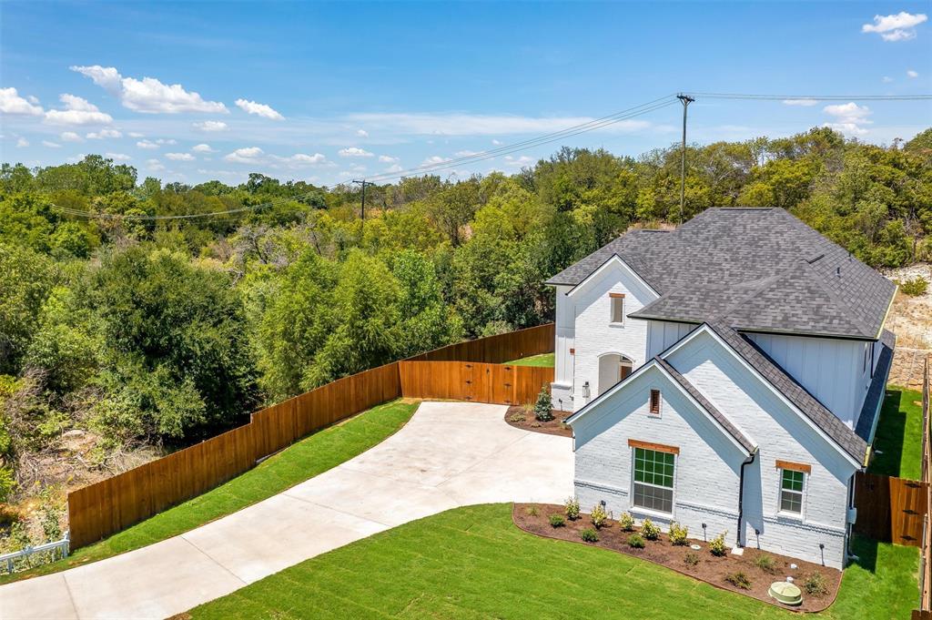 6876 Roxanne Way