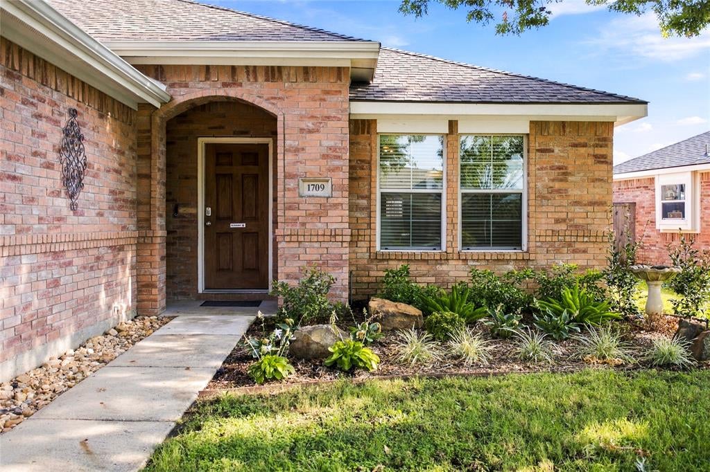 1709 White Mountain Way