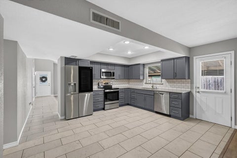 Tiny photo for 4721 Woodfield Drive, Arlington, TX 76016 (MLS # 21396517)