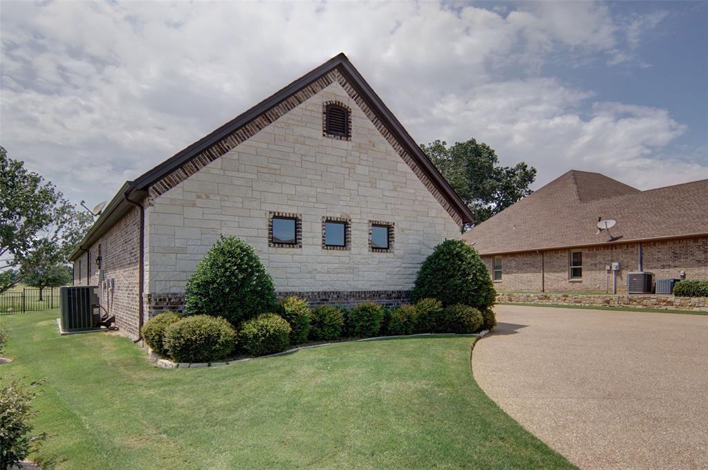 1221 Prestwick Court