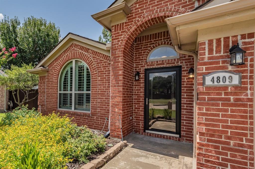 4809 Summit Circle