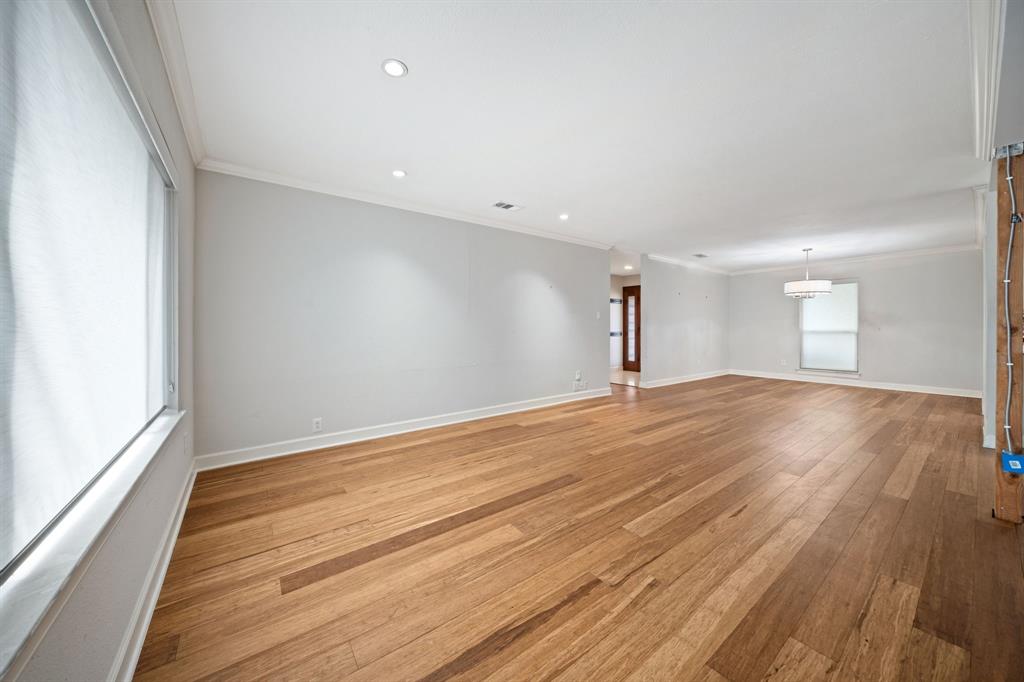 15606 Kingscrest Circle