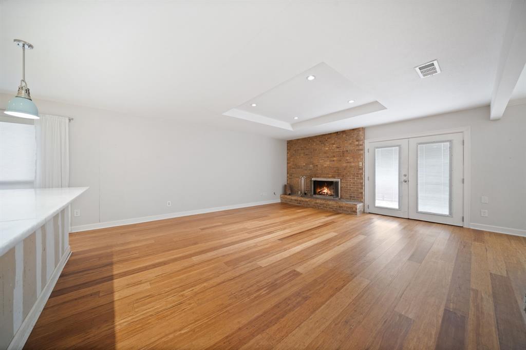 15606 Kingscrest Circle