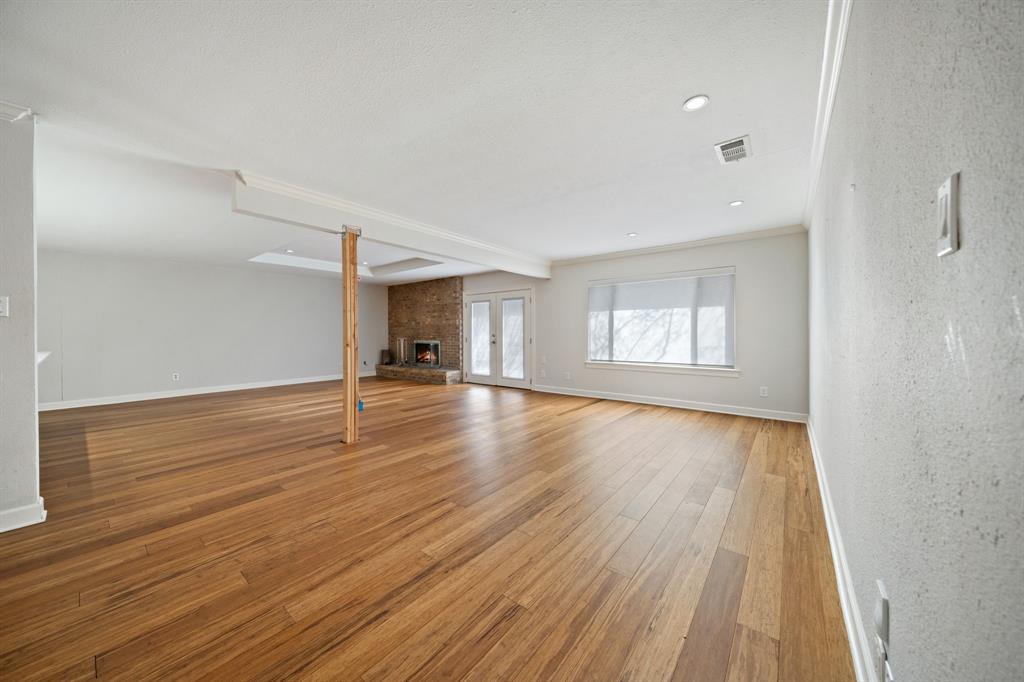 15606 Kingscrest Circle