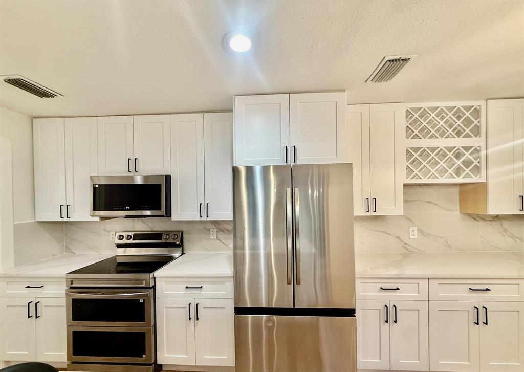 Bristle Cone Twnhs Conds - Residential Lease