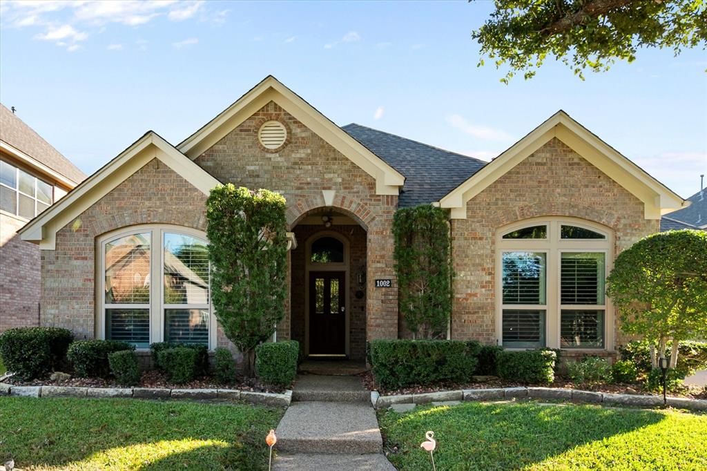 Photo for 1002 Muirfield Drive, Mansfield, TX 76063 (MLS # 21098925)