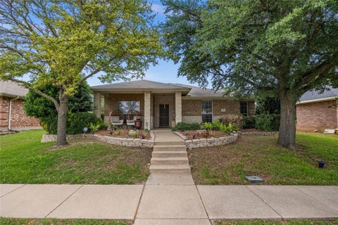 Photo of 1707 W Venus Drive, Lancaster, TX 75134 (MLS # 21396613)