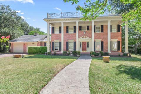 Photo of 321 S Mary ST, Wills Point, TX 75169 (MLS # 21333236)