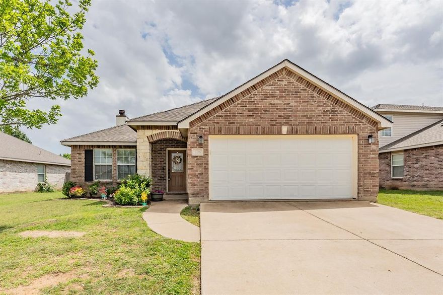 Well maintained and great location.  Large living room with fireplace, formal dining room that can be used for anything that works for you!  
Eat in Kitchen with a large pantry.  Awesome covered patio in the fenced back yard.  Quick, easy access to I35 and Burleson ISD!
Roof replaced in 2025