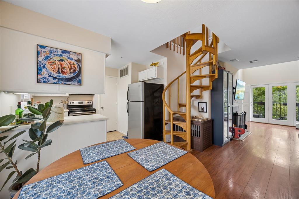 4303 Buena Vista Street 306