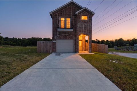 Photo of 5017 Pickett Street, Greenville, TX 75401 (MLS # 21299131)
