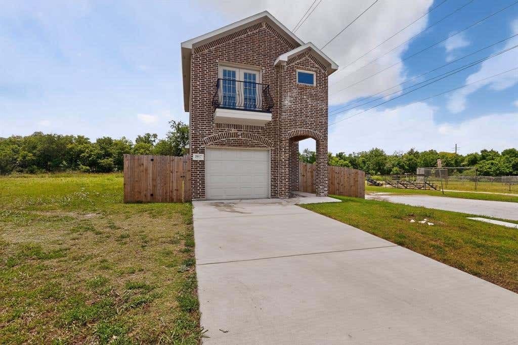 Photo of 5017 Pickett Street, Greenville, TX 75401 (MLS # 21299131)
