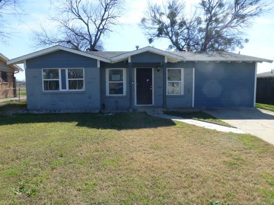 3 bedroom 2 bath home in established neighborhood, near Lake Worth. Open concept living, kitchen, dining area. Split bedroom floor plan. Needs some TLC. Great starter home opportunity for family with home improvement skills. HUD owned property, case #513-205836. FHA Financing Options: FHA Insured With Escrow (IE); FHA 293k eligible; FHA $100 Down Eligible. HUD homes are sold AS IS without any seller guarantee or warranty. All listing info deemed reliable but not guaranteed - sources include public records - buyer shall independently research and verify all info that may impact purchase decision.
