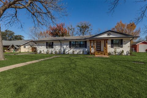 418 Bowie Street Forney TX 75126