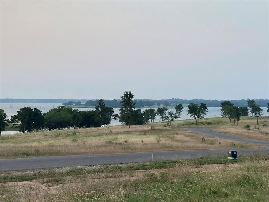 Just over an acre that sits high enough to offer unobstructed views of Richland Chambers Lake and the surrounding landscape. BOAT SLIP 5 IS PRIVATELY OWNED AND CONVEYS WITH THIS LOT ($45,000 value). This is the perfect opportunity to build your dream home while enjoying lake life.  Richland Park is a gated community offering outdoor amenities including boat ramps, an outdoor entertainment pavilion with a fire-pit as well as a community park area with a playground, fishing pond and pier. Minimum building square footage is 1600 square feet with no time frame to begin construction.