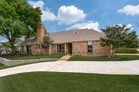 Photo of 2717 Country Place, Carrollton, TX 75006 (MLS # 21274397)
