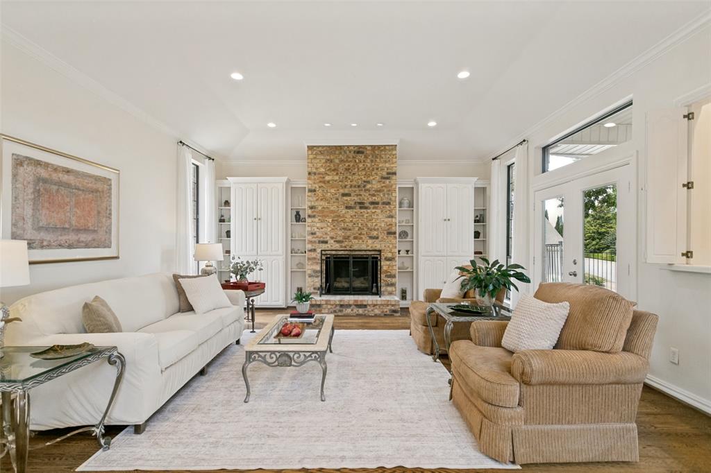 2717 Country Place