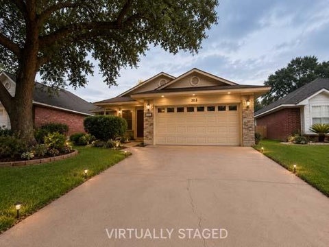 Photo of 303 Scenic Brook Street, Brenham, TX 77833 (MLS # 21330928)