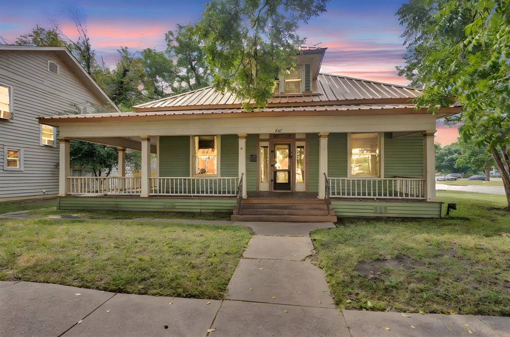 607 W Brown Street