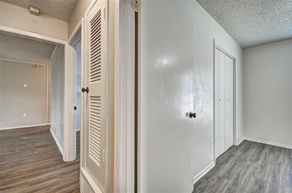 Oakwood Park East Add - Residential Lease