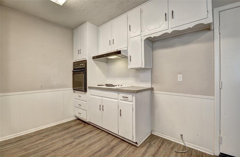 Oakwood Park East Add - Residential Lease