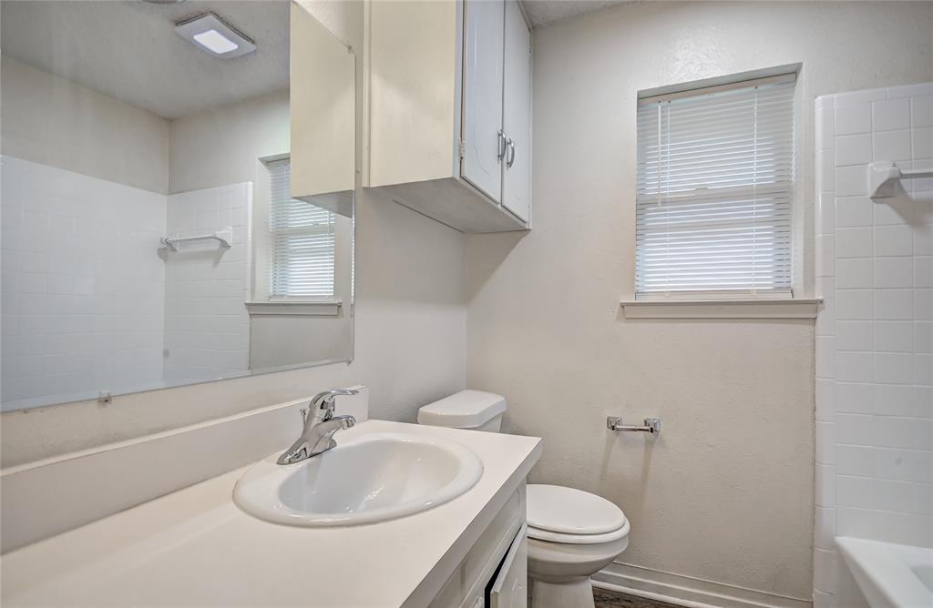 Oakwood Park East Add - Residential Lease