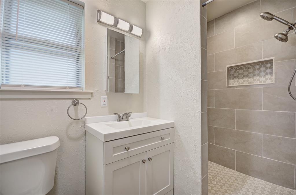 Oakwood Park East Add - Residential Lease