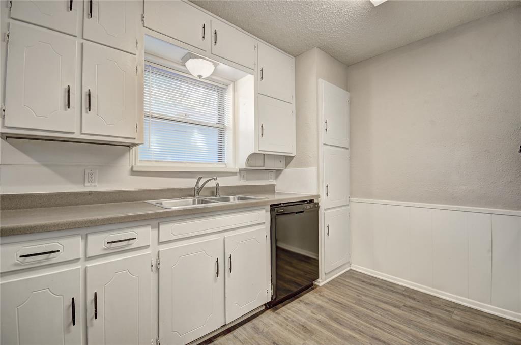 Oakwood Park East Add - Residential Lease