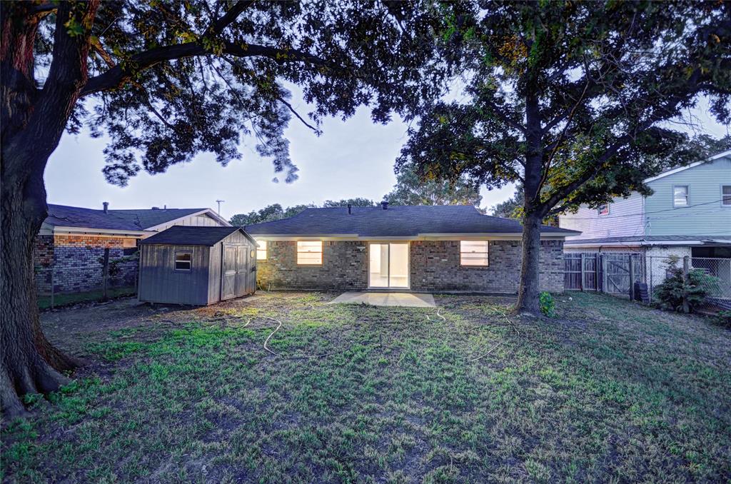 Oakwood Park East Add - Residential Lease