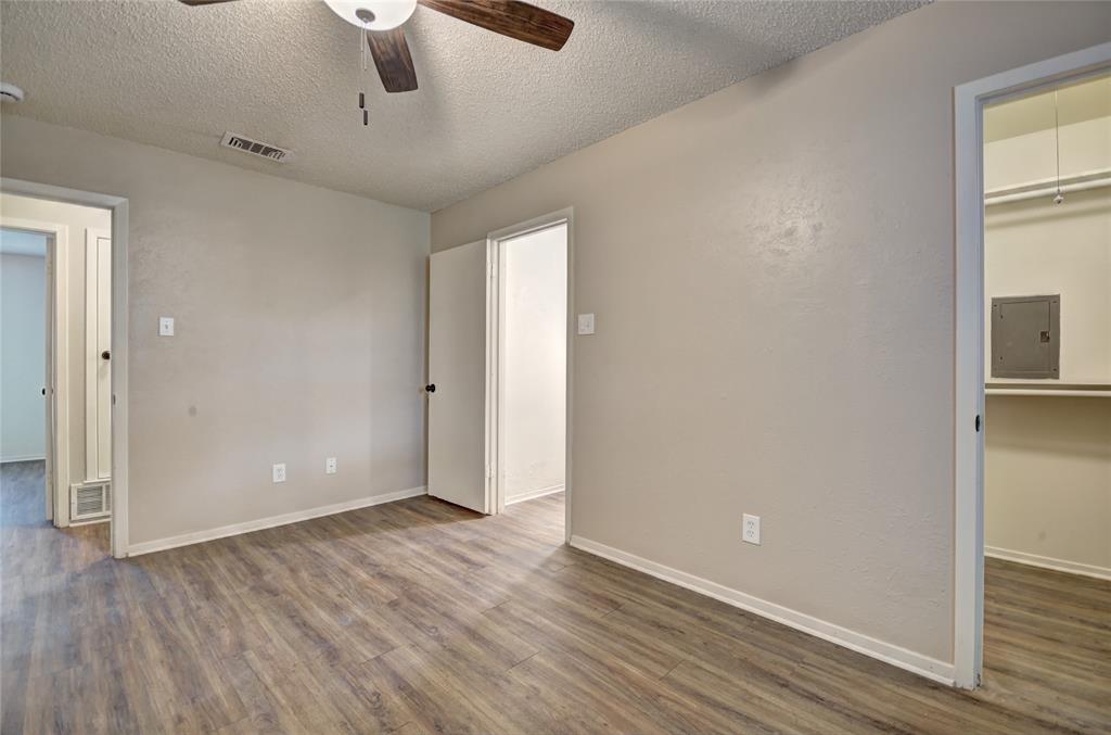 Oakwood Park East Add - Residential Lease