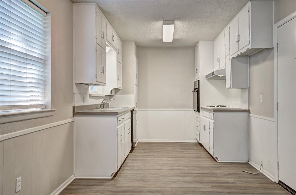 Oakwood Park East Add - Residential Lease