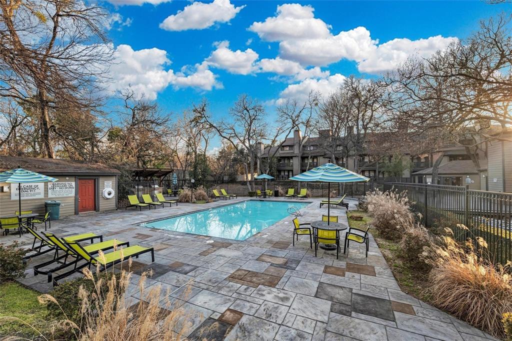 Glen Oaks Townhomes Condo - Residential