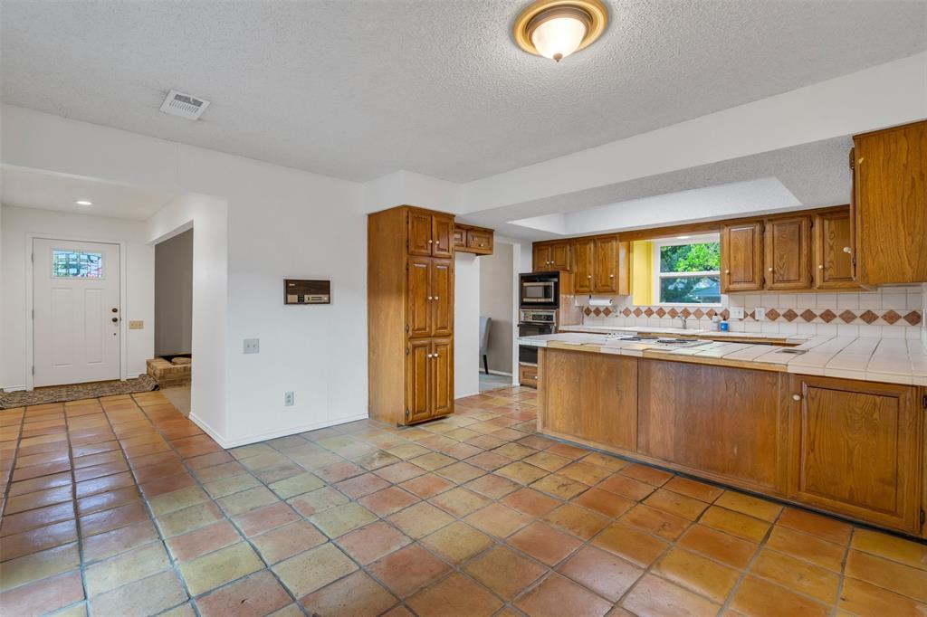 1129 YORKSHIRE Drive