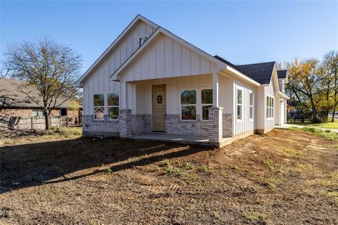 A home in Everman