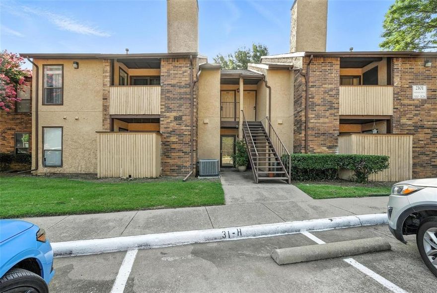 Great Location, Minutes away from Cowboys Stadium, Globe Life Field, Six Flags, and Hurricane Harbor. The gated community features on-site property management, three illuminated swimming pools, lighted tennis courts, racquetball courts, clubhouse, a full workout facility, hot tub, and sauna. Homeowners have quick access to DFW Airport and are within walking distance of shopping centers featuring Whole Foods Market, Torchy’s Tacos, Starbucks and a host of other stores. Updates include: New Alliances (except Refrigerator), New Garbage disposal in sink, freshly painted, New carpet and pad, Both ceiling fans brand new. AC Heat unit New 4 years ago. New energy efficient patio sliding door. Washer Dryer stacked unit. Plumbing fixtures and Electrical panel replaced-updated.