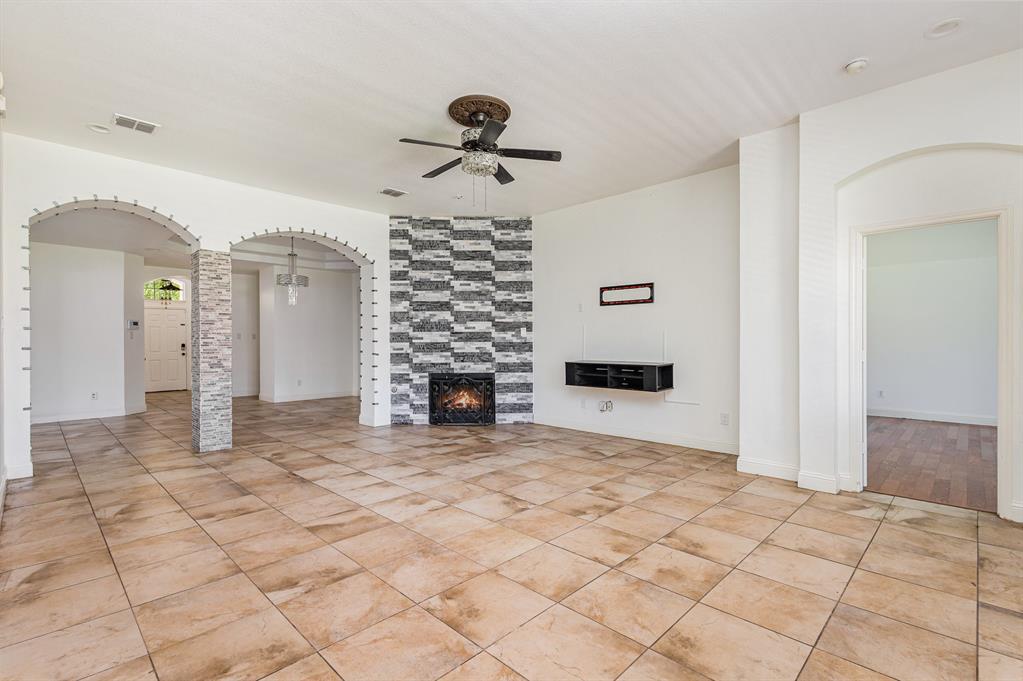 601 Valencia Drive