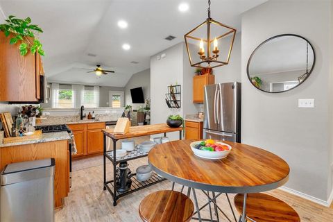 Photo of 11828 Cottontail Drive, Fort Worth, TX 76244 (MLS # 21254881)