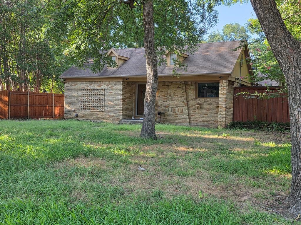 2216 Daisy Lane