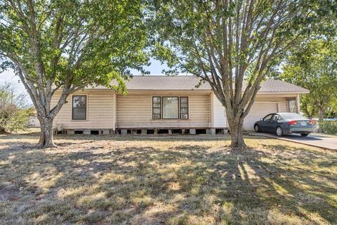 218 E Maple Street Ravenna TX 75476
