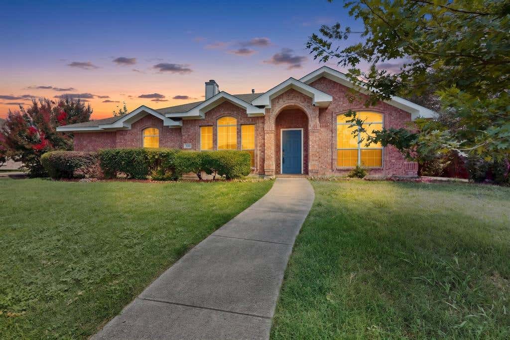 Photo of 320 Elizabeth Trail, Murphy, TX 75094 (MLS # 21299866)