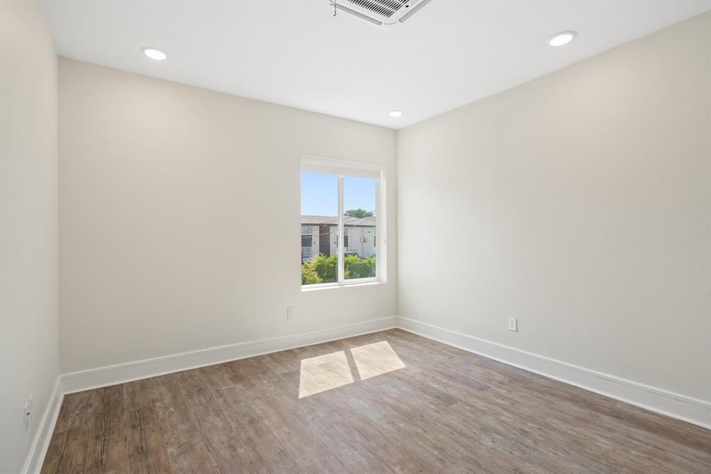 Dicksons East Dallas - Residential Lease