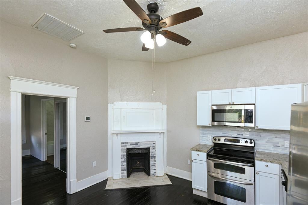 1513 South Freeway