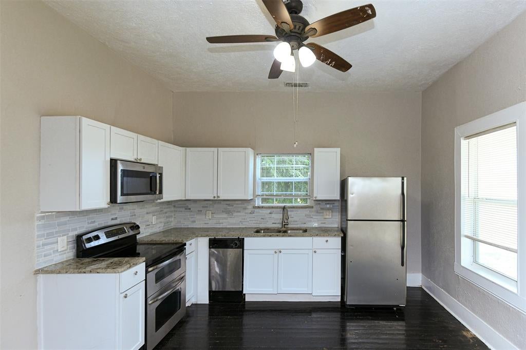 1513 South Freeway