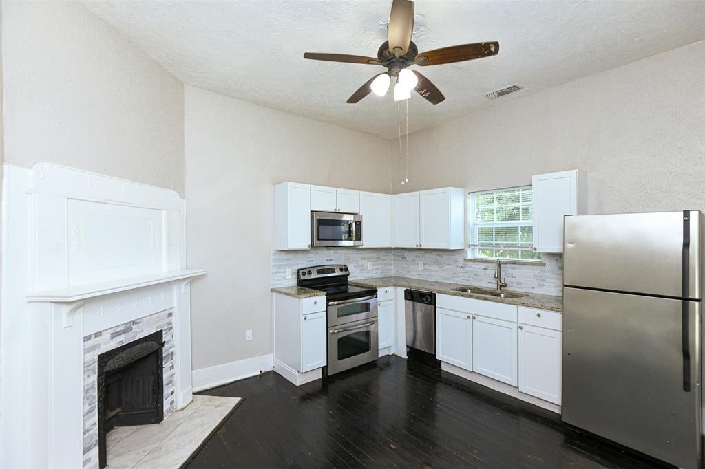 1513 South Freeway